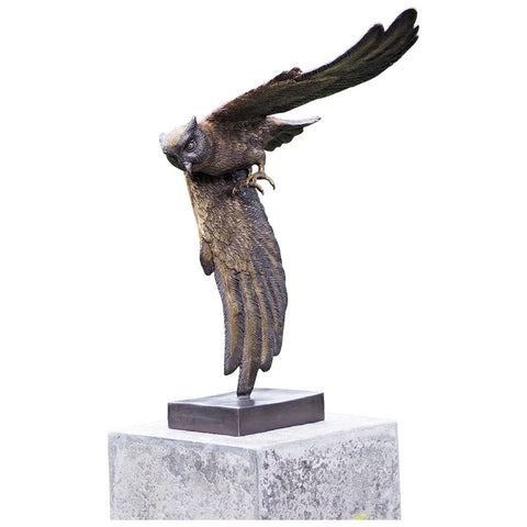 Gartenskulptur "Fliegende Eule", Bronze