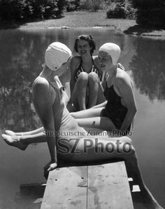 Frauen an einem See - Bild 1