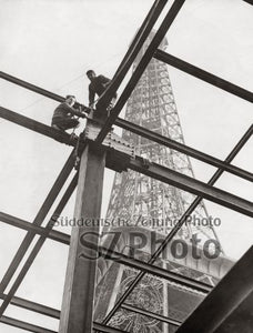 Bauarbeiten vor dem Eiffelturm - Bild 1