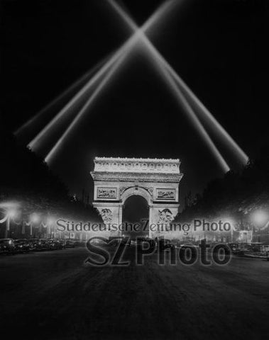 Arc de Triomphe bei Nacht - Bild 1